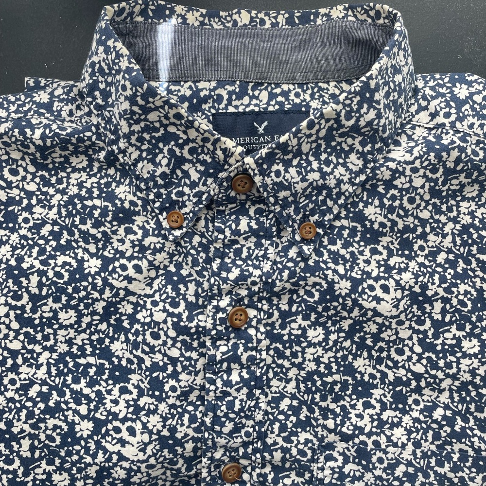 American Eagle men’s casual floral button up